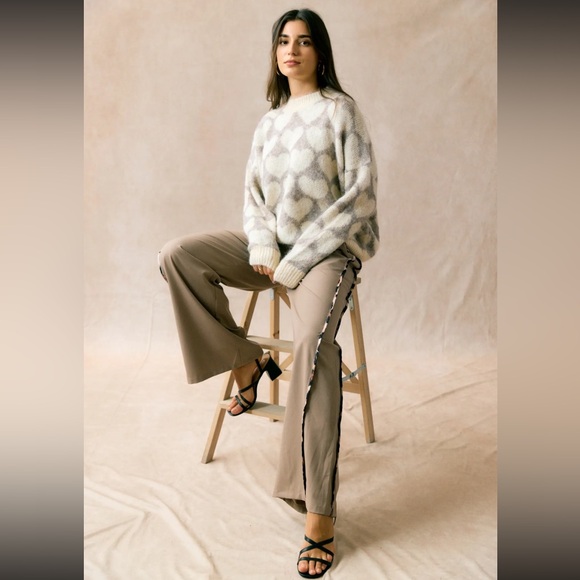 FABULOUS HEART OVERSIZED SWEATER FROM PARIS FRANCE - Picture 3 of 4